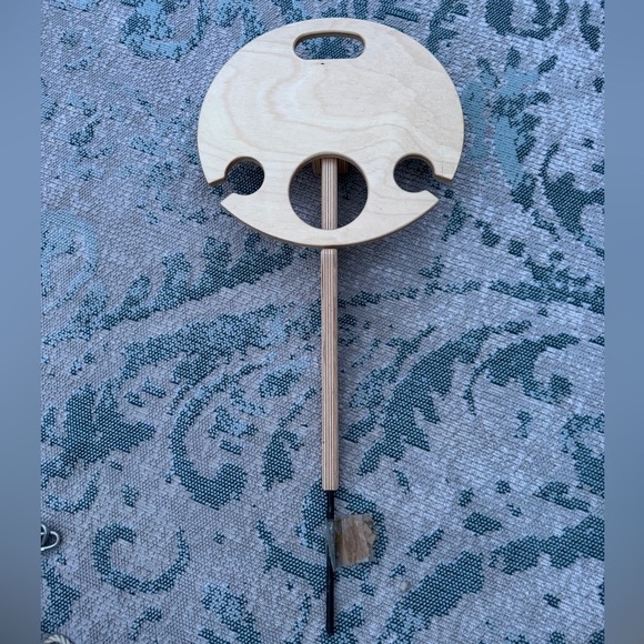 NWOT Wine Enthusiast Wooden Outdoor Drink Holder for Dining Stakes into the Lawn - Picture 1 of 4